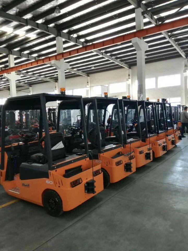 Zowell 6 Ton Electric Tow Tractor with Full Closed Cabin