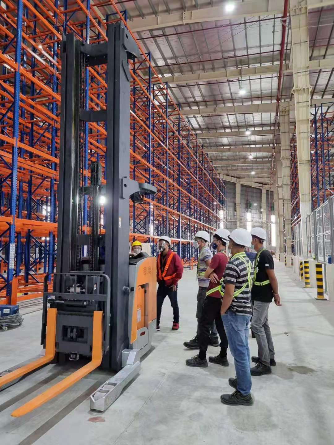 Zowell 1.5 ton Deep Electric Pantograph Reach Truck